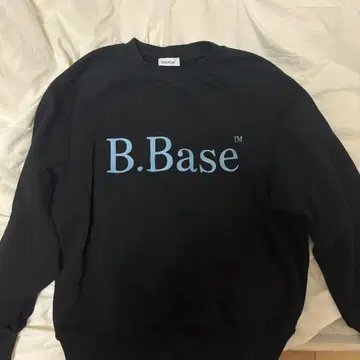 B.Base 블랙 트레이닝복