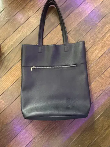 블랙 심플 토트백 외 포켓 부착