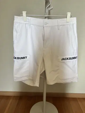 JACK BUNNY 화이트 숏팬츠 사이즈 5