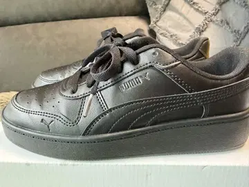 Puma 블랙 가죽 스니커즈 통굽