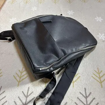 KEYUCA 블랙 합성 피혁 백팩