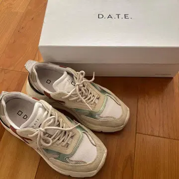D.A.T.E. 스니커즈