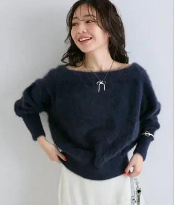 La boutique BonBon 헤어리 울 캐시미어 혼방 오프숄더 니트