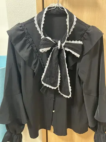 ROJITA 레이시 리본 소매 볼륨 블라우스