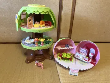 코에다짱과 나무의 집 & 키티 딸기 케이크 가게
