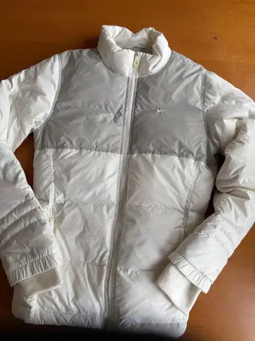 NIKE 골프 여성용 다운 정가 24000엔.