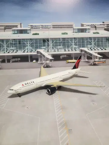 DL BOEING-777