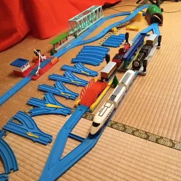 프라레일 토마스 차량 2대, 신칸센 1대, 플랫폼 등 묶음 판매