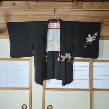 블랙 베이스 꽃무늬 자수 겉옷