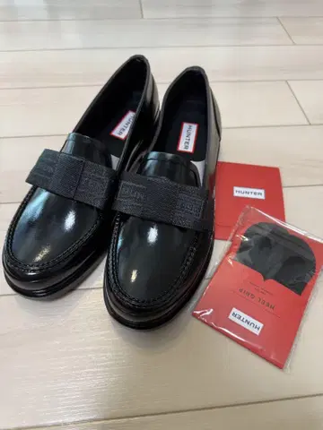 [새상품] HUNTER 글로스 페니 로퍼 블랙 UK6/25.0cm