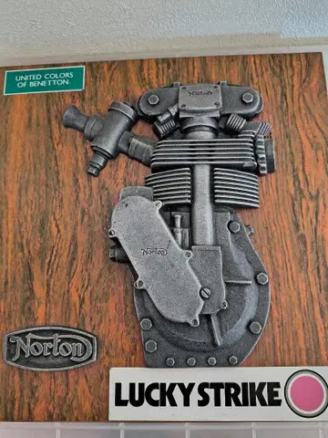 Norton 엔진 모티브 아트