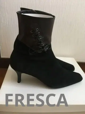 긴자 요시노야 프레스카 레이스업 스웨이드 하프 부츠 블랙