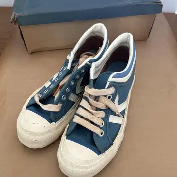 Keds (케즈) 의 빈티지 캔버스 스니커즈