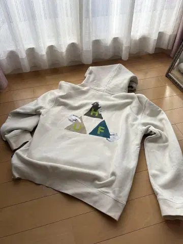 HUF 아이보리 후드 부착 후드티
