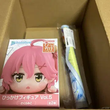 히카케 피규어 사쿠라 미코 1개, 니지홀로 베이스형 페넌트 1개