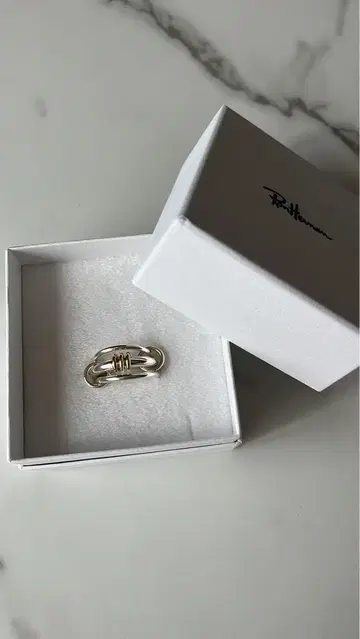 스피넬키르코린 반지