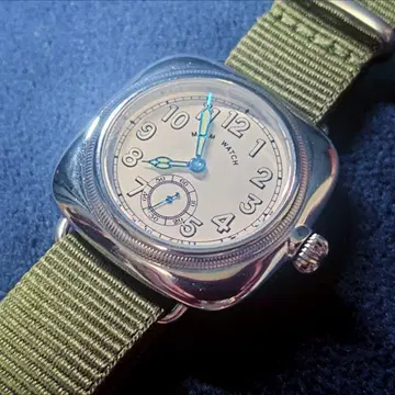 [ 미사용 ] M.R.M.W 몬트르 로이 더 쿠션 워치