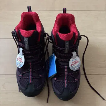새상품 택 포함 컬럼비아 트레킹 슈즈 24.5cm
