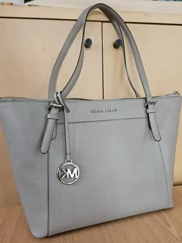 MICHAEL KORS 그레이 토트백