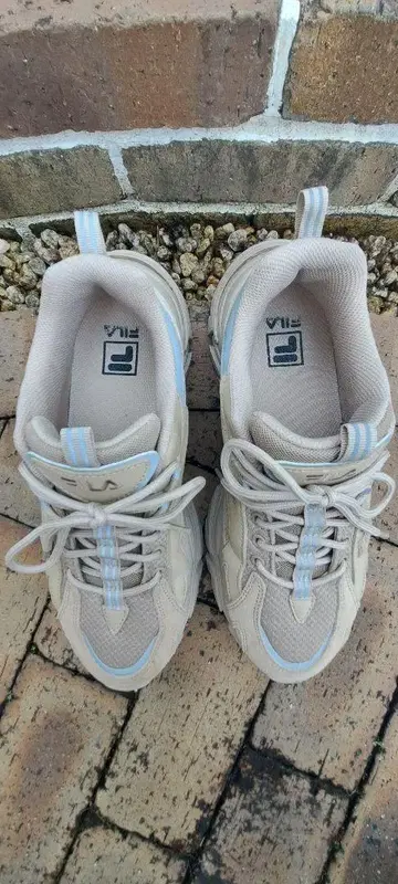FILA 베이지 스니커즈