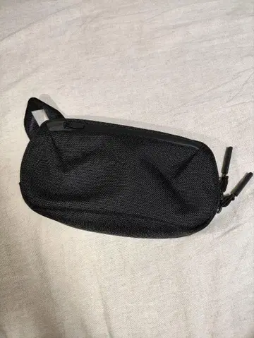 Aer Slim Pouch 핸드백 파우치
