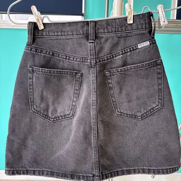 SLY JEANS 다크 그레이 스커트
