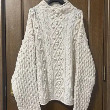 타키자와 카렌 씨 착용 띠어리 니트