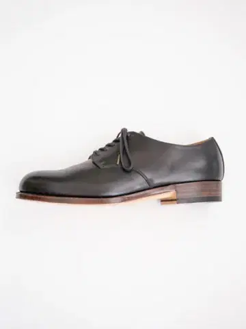 forme plain toe shoes 5 1/2 good year