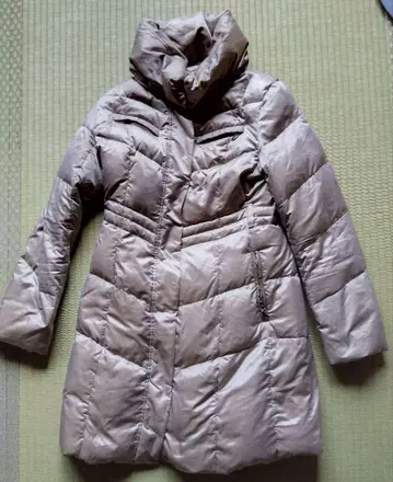 후드 부착 베이지 다운 자켓