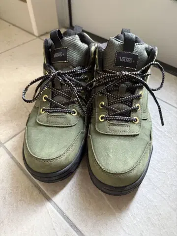 VANS 올리브 그린 하이컷 스니커즈