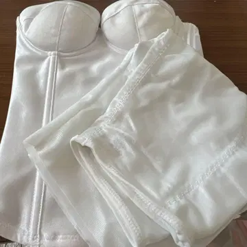 화이트 브라이덜 이너 (상의 B70 하의 M 사이즈)