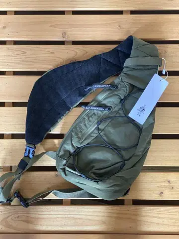 CP company 렌즈 숄더백 나일론 올리브