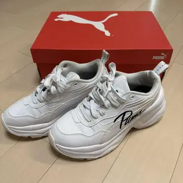 Puma 화이트 스니커즈