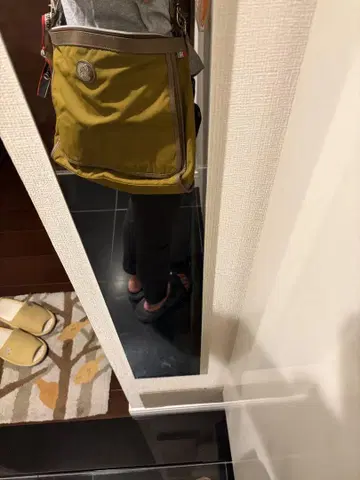 올리브 그린 나일론 숄더백