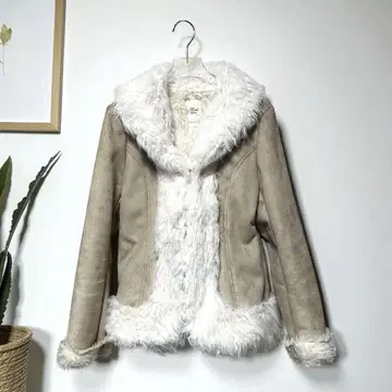 베이지 인조 모피 숏코트