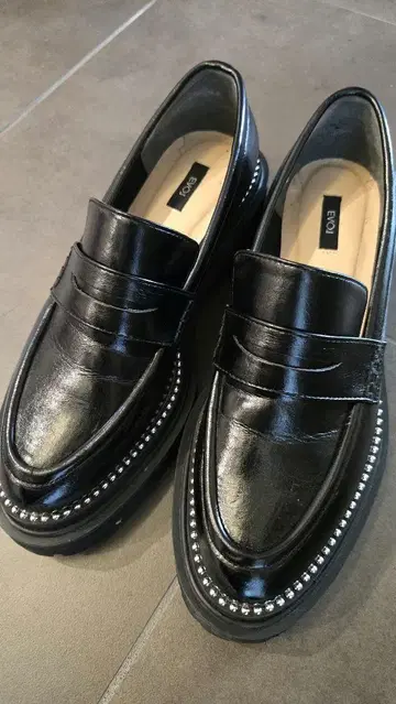 블랙 스터드 로퍼