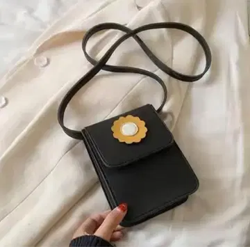 블랙 스마트폰 숄더백 플랩 포함
