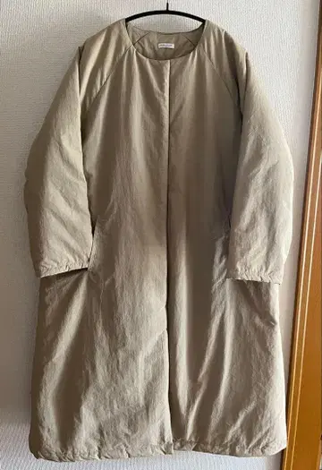 베이지 라운드넥 롱 코트