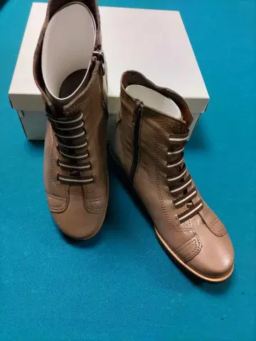 베이지 지퍼 레이스업 부츠