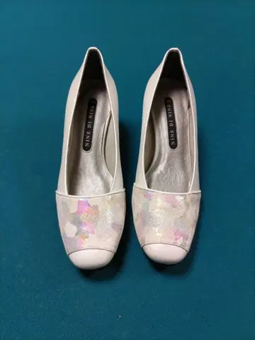 Nine West 플라워 패턴 중간 힐 신발