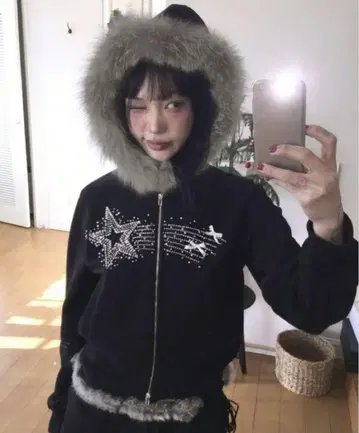 퍼 포함 별 자수 크롭 후드티