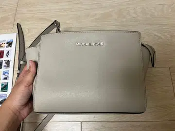 MICHAEL KORS 베이지 숄더백