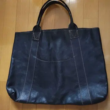 큰 블랙 가죽 토트백