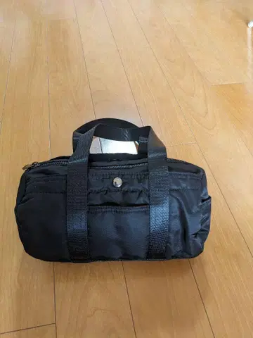[ 미사용 새상품 ] moussy 블랙 나일론 핸드백