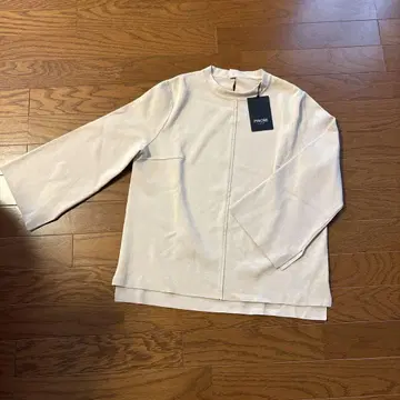 PINORE LUXE 크림색 긴팔 상의