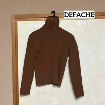 [ 새상품급 ] DEFACHE 브라운 실루엣 터틀 니트 스웨터