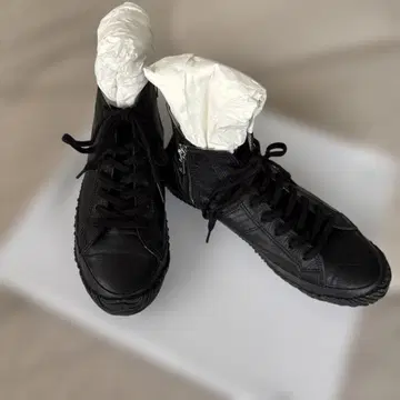 블랙 가죽 하이컷 스니커즈