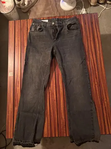 ZARA 청바지 가격 인하 있음