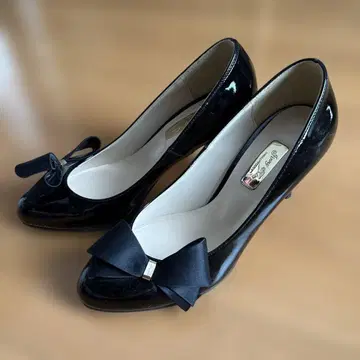 지니킴 리본 포함 블랙 하이힐 23.5cm