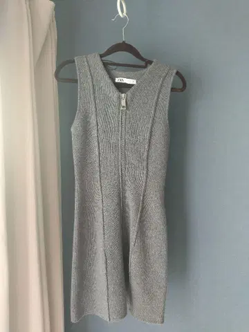 ZARA 슬리브리스 니트 원피스